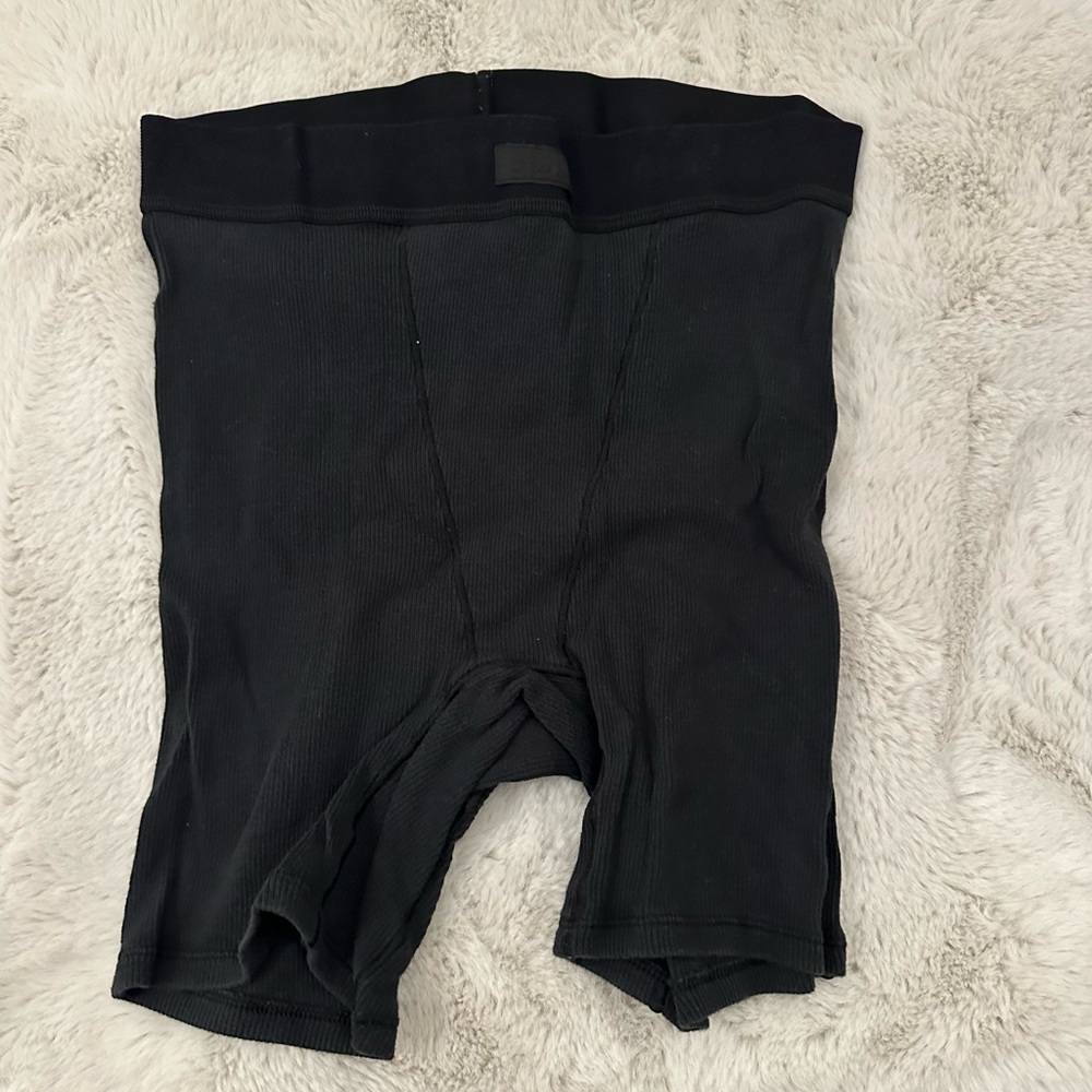 SKIMS cotton rib boxer short in ONYX